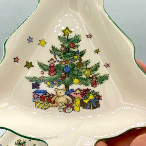 Nikko Japan Cream Serveware Set with Christmas Tree Design Pedestal Dish/ Plates - Picture 8 of 9